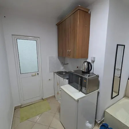 Zhizelle Xhamllik'apartment Apartmán Tirana