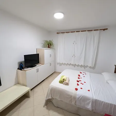 Zhizelle Xhamllik'apartment 티라나
