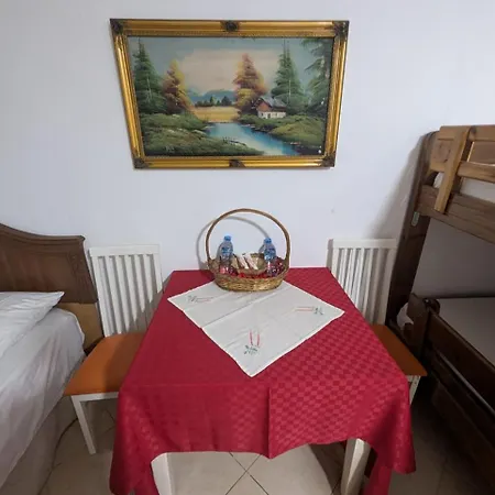 Zhizelle Xhamllik'apartment 티라나