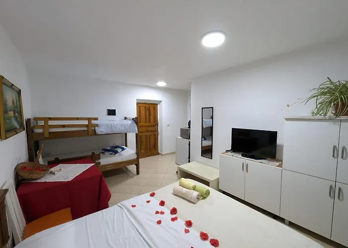 Zhizelle Xhamllik'apartment Апартаменты Тирана