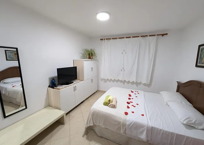 Zhizelle Xhamllik'apartment Тирана