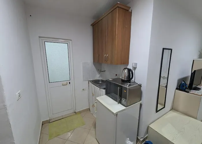 Zhizelle Xhamllik'apartment Апартаменты Тирана