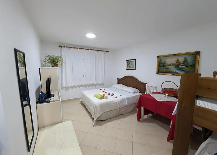 公寓 Zhizelle Xhamllik'apartment 地拉那