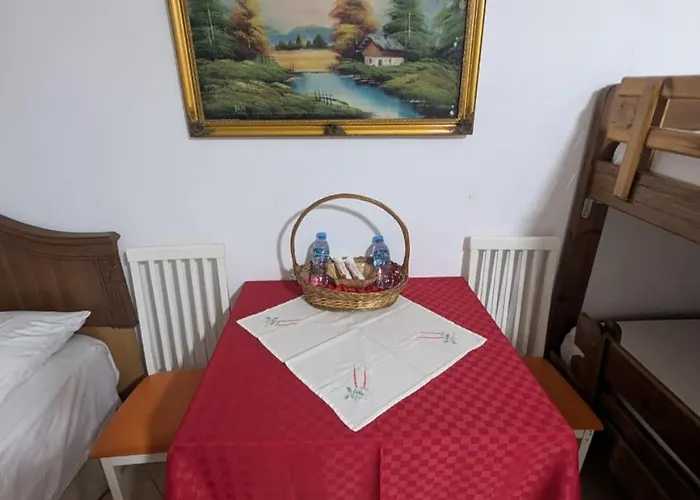 Zhizelle Xhamllik'apartment Тирана